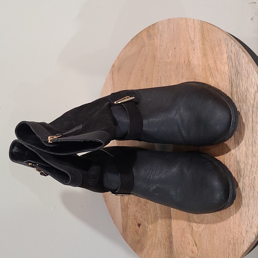 Charles by Charles David Boots Size 9